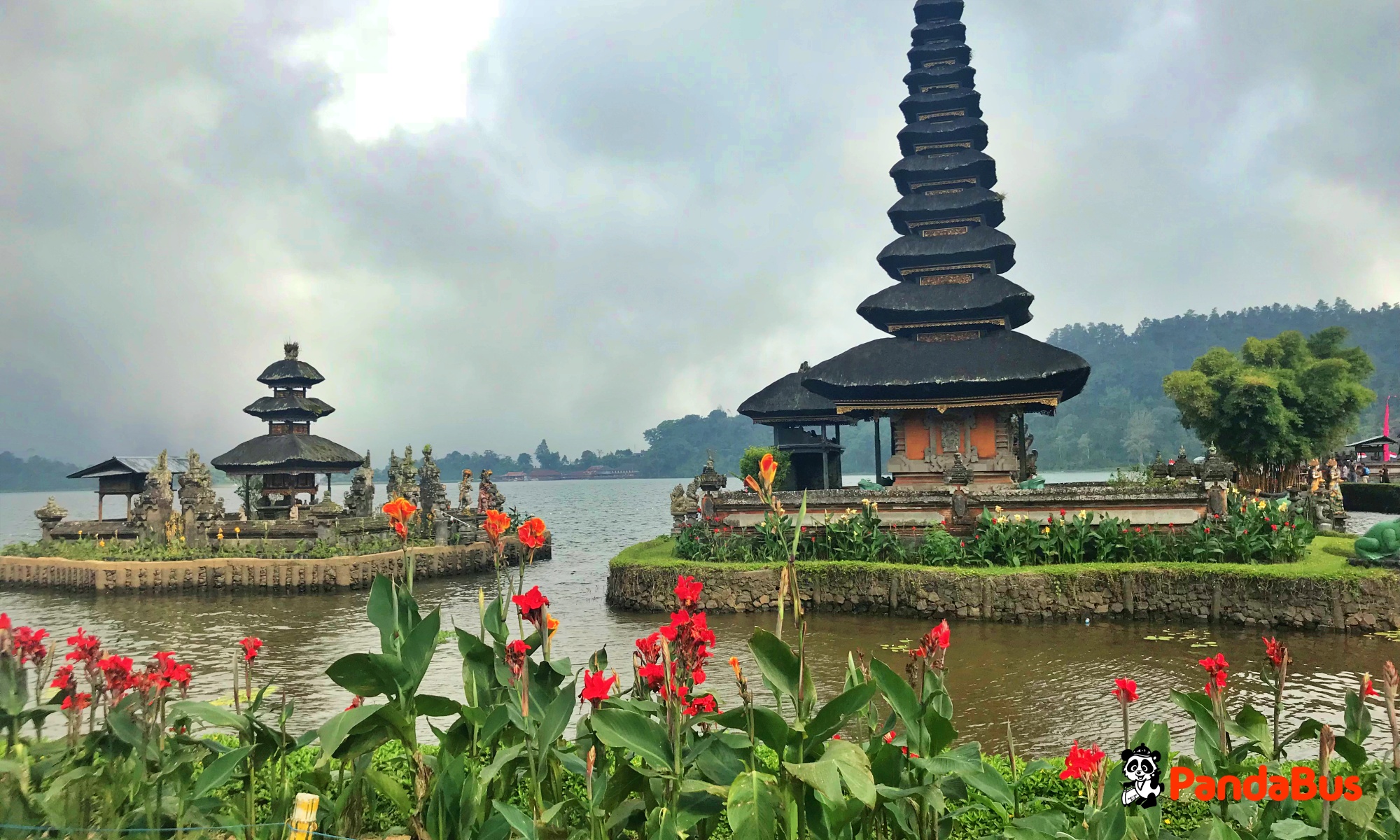 湖に浮かぶ神秘のお寺『ウルンダヌブラタン寺院』見学（約30分）